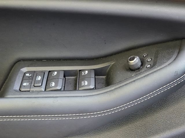 Used 2025 Silver Jeep Limited image 15