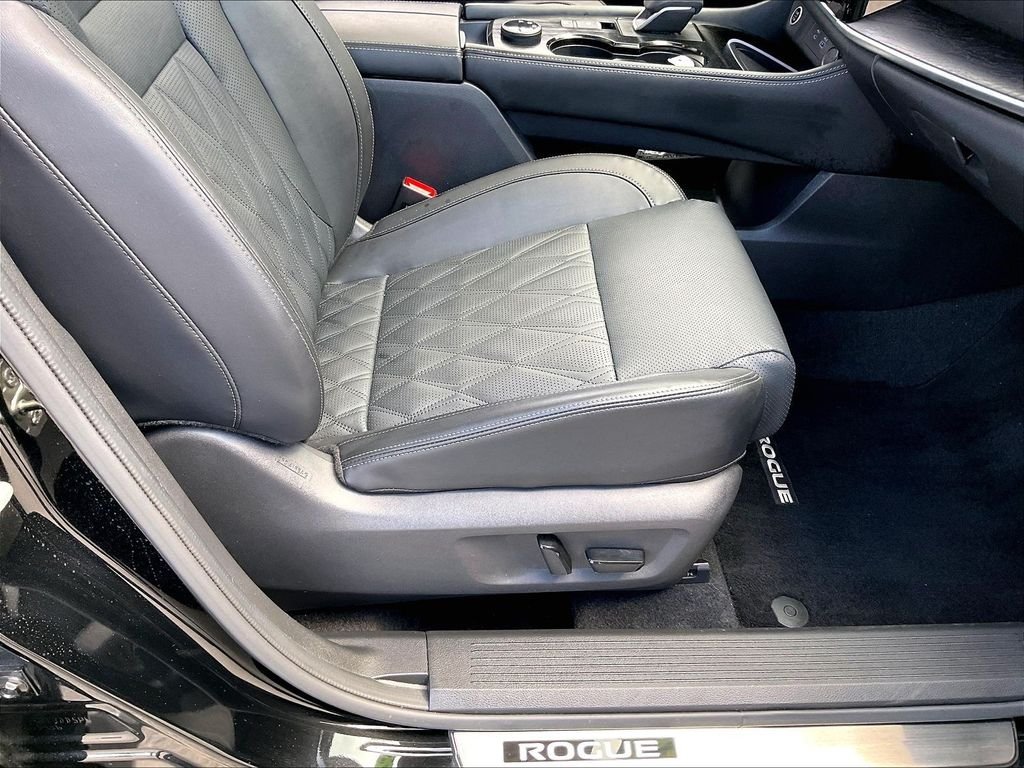 Used 2023 Super Black Nissan Platinum image 38