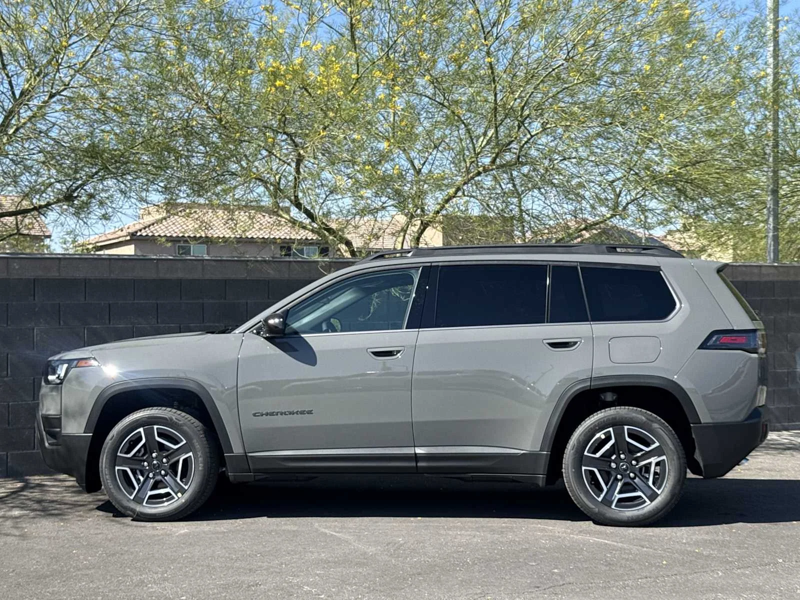 New 2026 Sting-Gray Clear-Coat Exterior Paint Jeep Laredo image 5
