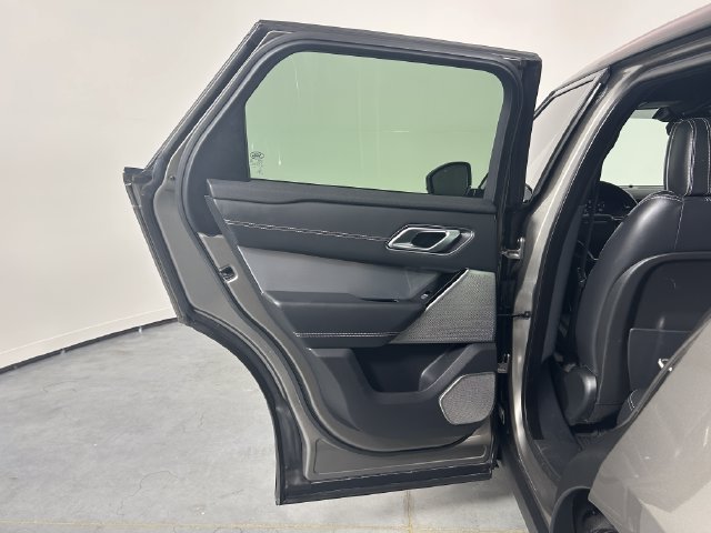 Used 2021 Silver Land Rover R-Dynamic HSE image 29