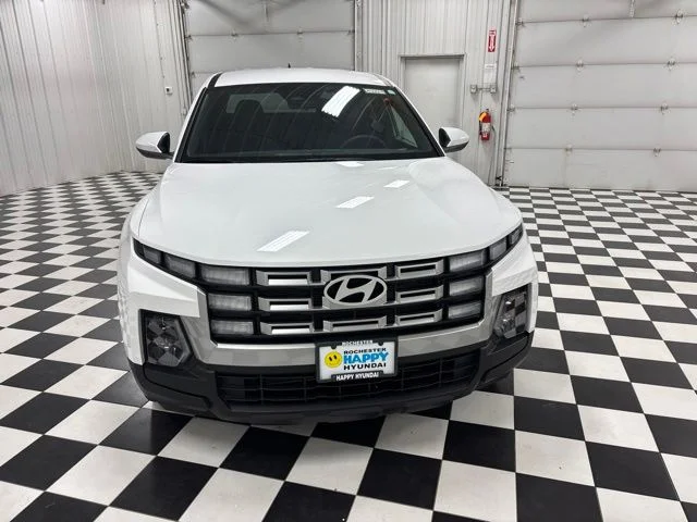 Used 2025 White Hyundai SE image 2