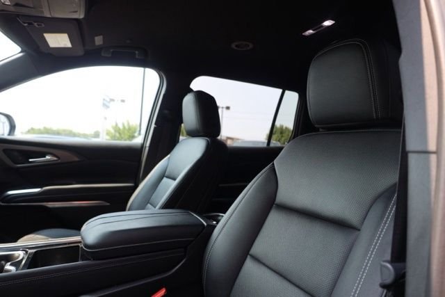 Used 2025 White Chevrolet LT image 17