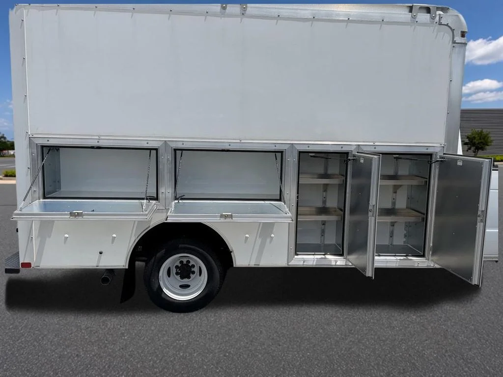New 2026 Oxford White Ford E-350 SRW image 19