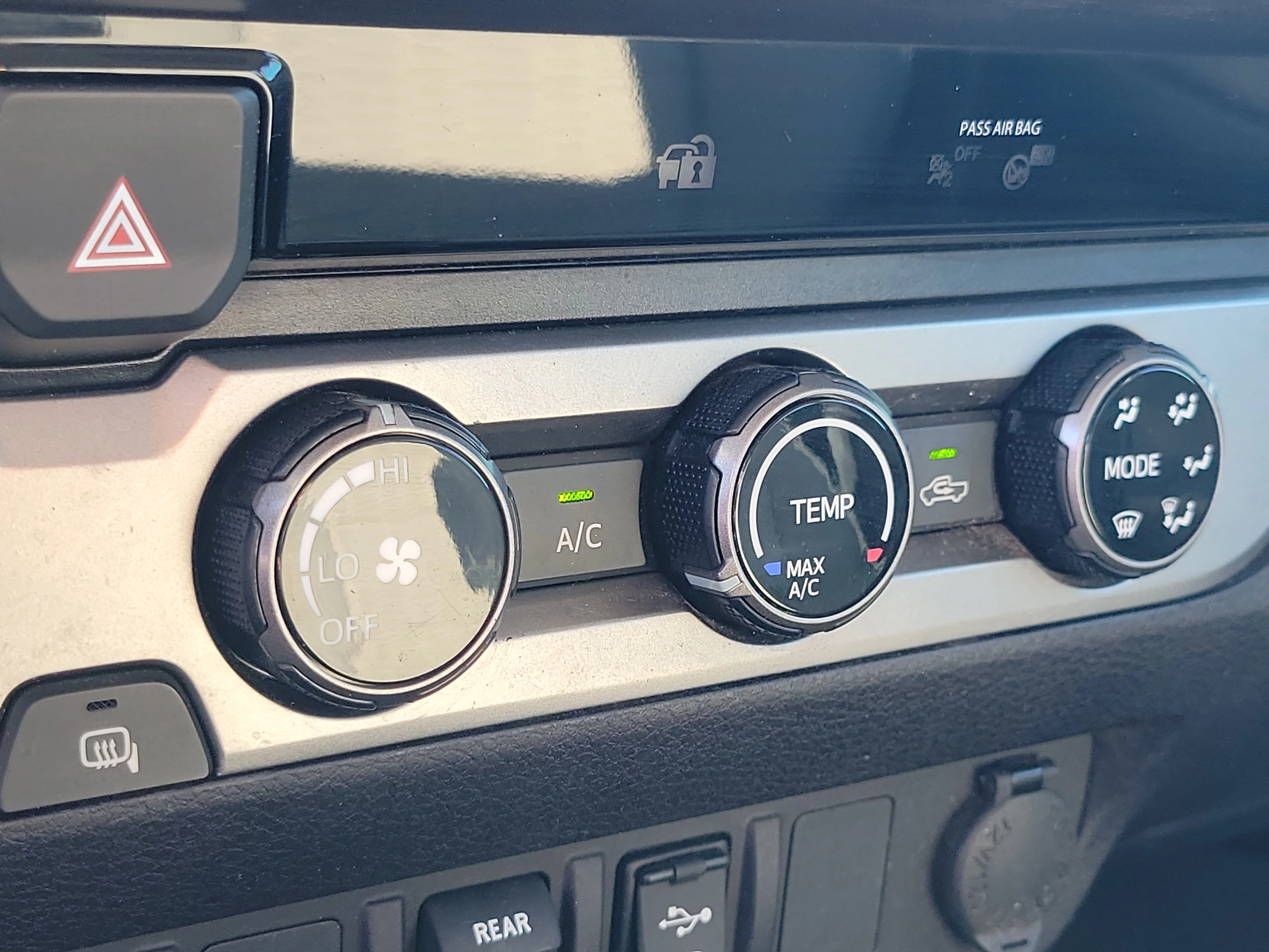 Used 2018 Silver Sky Metallic Toyota SR5 image 23