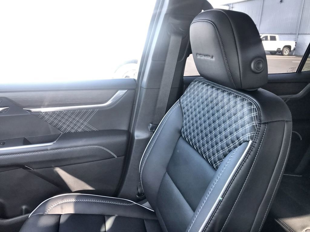 2026 GMC Acadia Denali - Photo 24