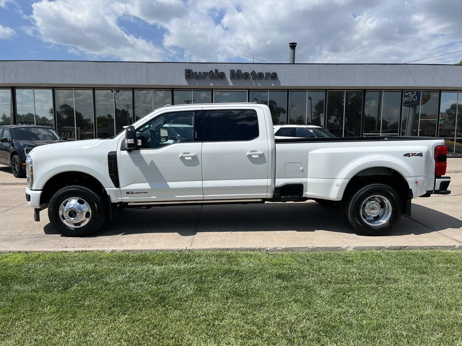 New 2026 Star White Metallic Tri-Coat Ford F-350® Platinum® image 1