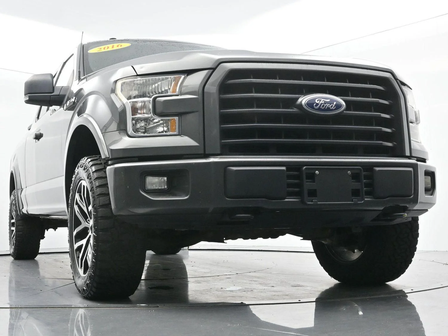 Used 2016 Magnetic Metallic Ford XLT image 49