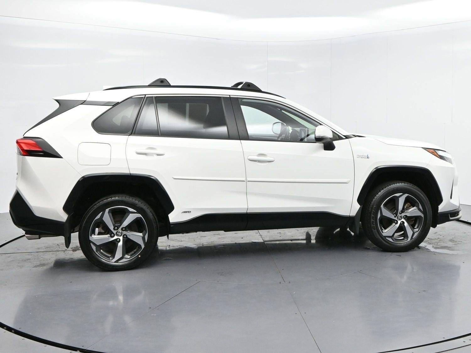 Used 2024 Ice Cap Toyota SE image 8