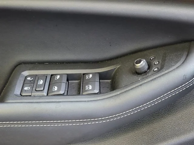 Used 2025 Silver Jeep Limited image 15