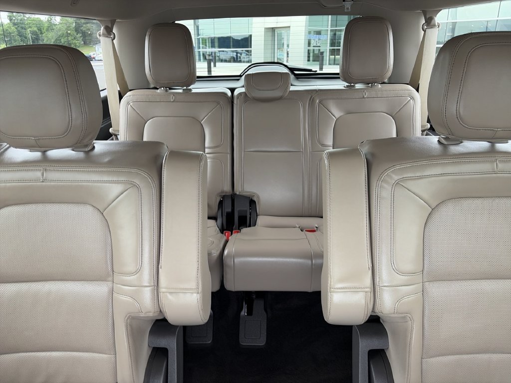 Used 2024 White Lincoln Reserve image 24