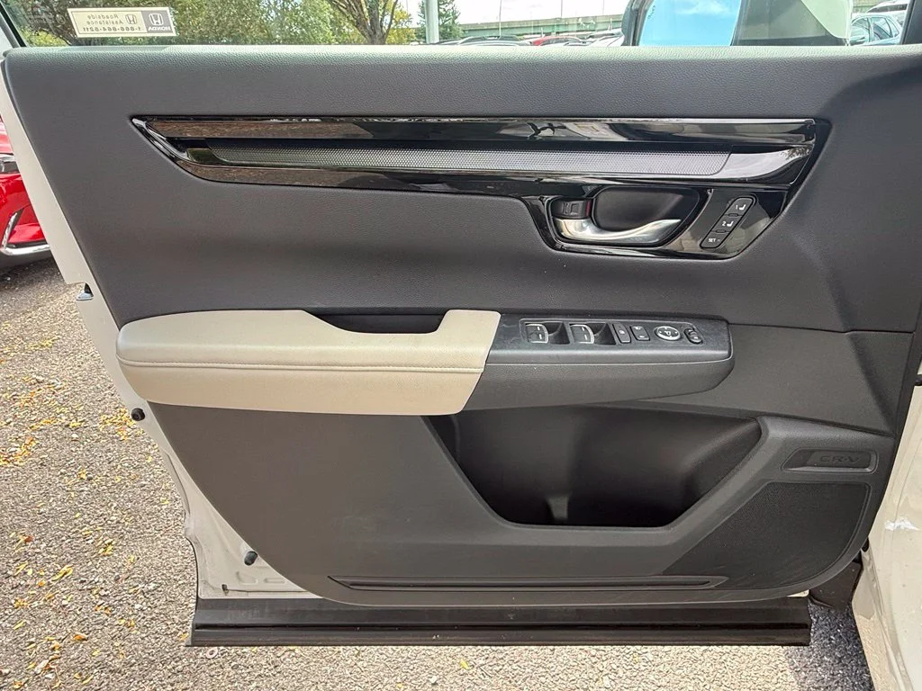 Used 2024 Platinum White Pearl Honda EX-L image 23