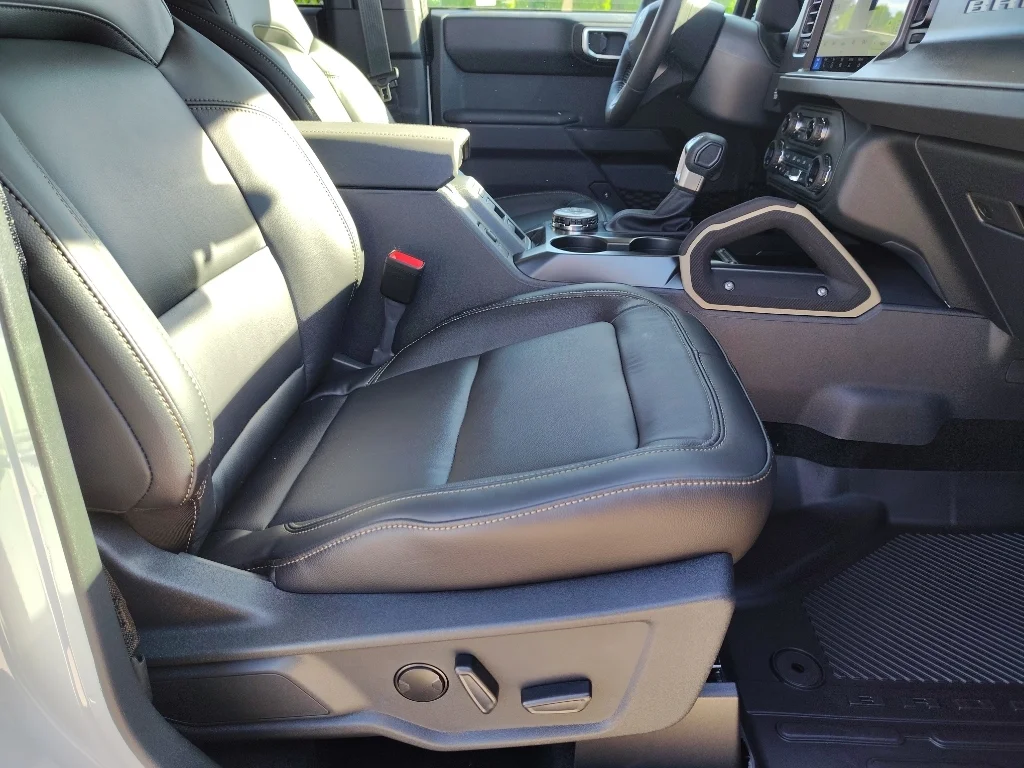 New 2026 Avalanche Gray Ford Badlands® image 16