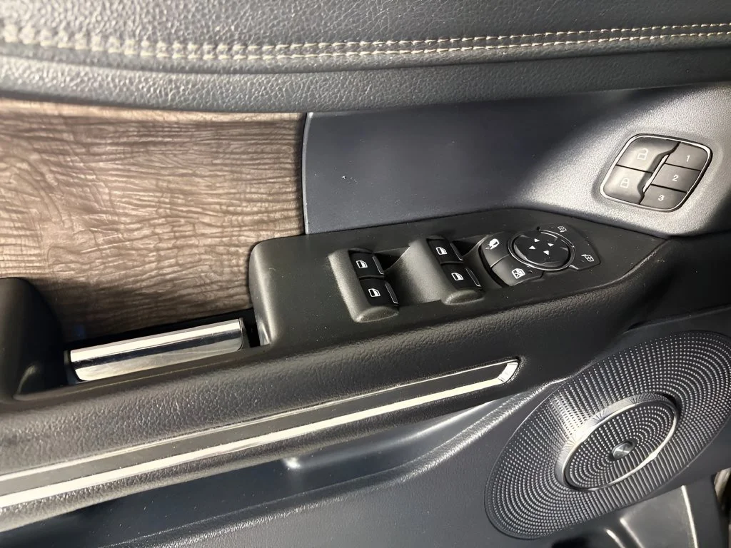 Used 2020 Black Ford Limited image 18