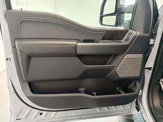 New 2026 Glacier Gray Metallic Tri-Coat Ford F-250® Lariat® image 33