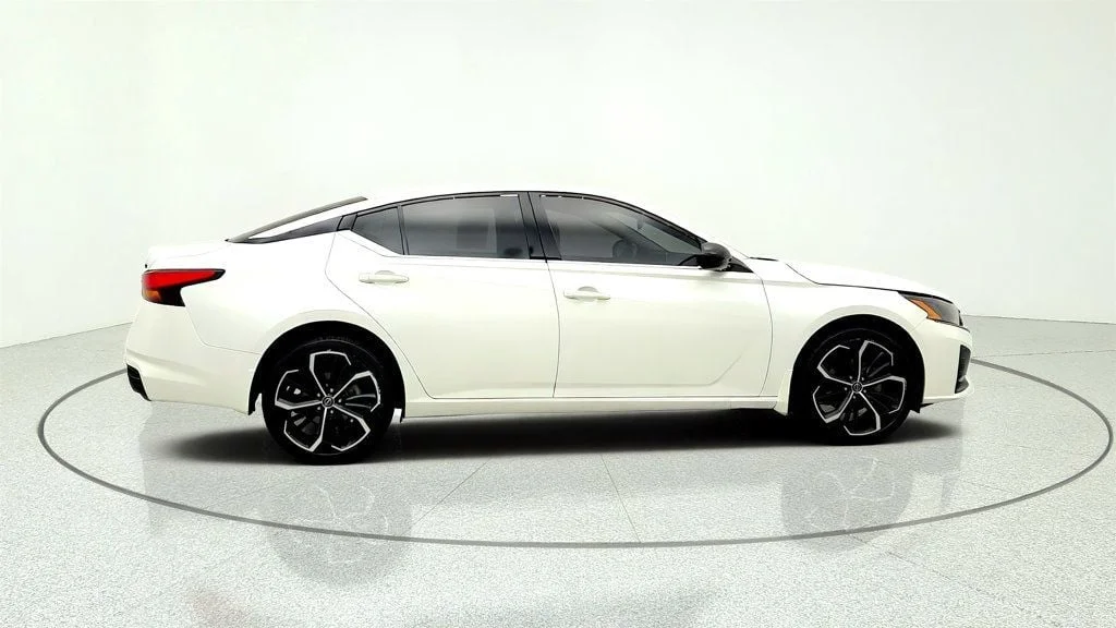 Used 2024 Pearl White Tricoat Nissan 2.5 SR AWD Sedan image 4