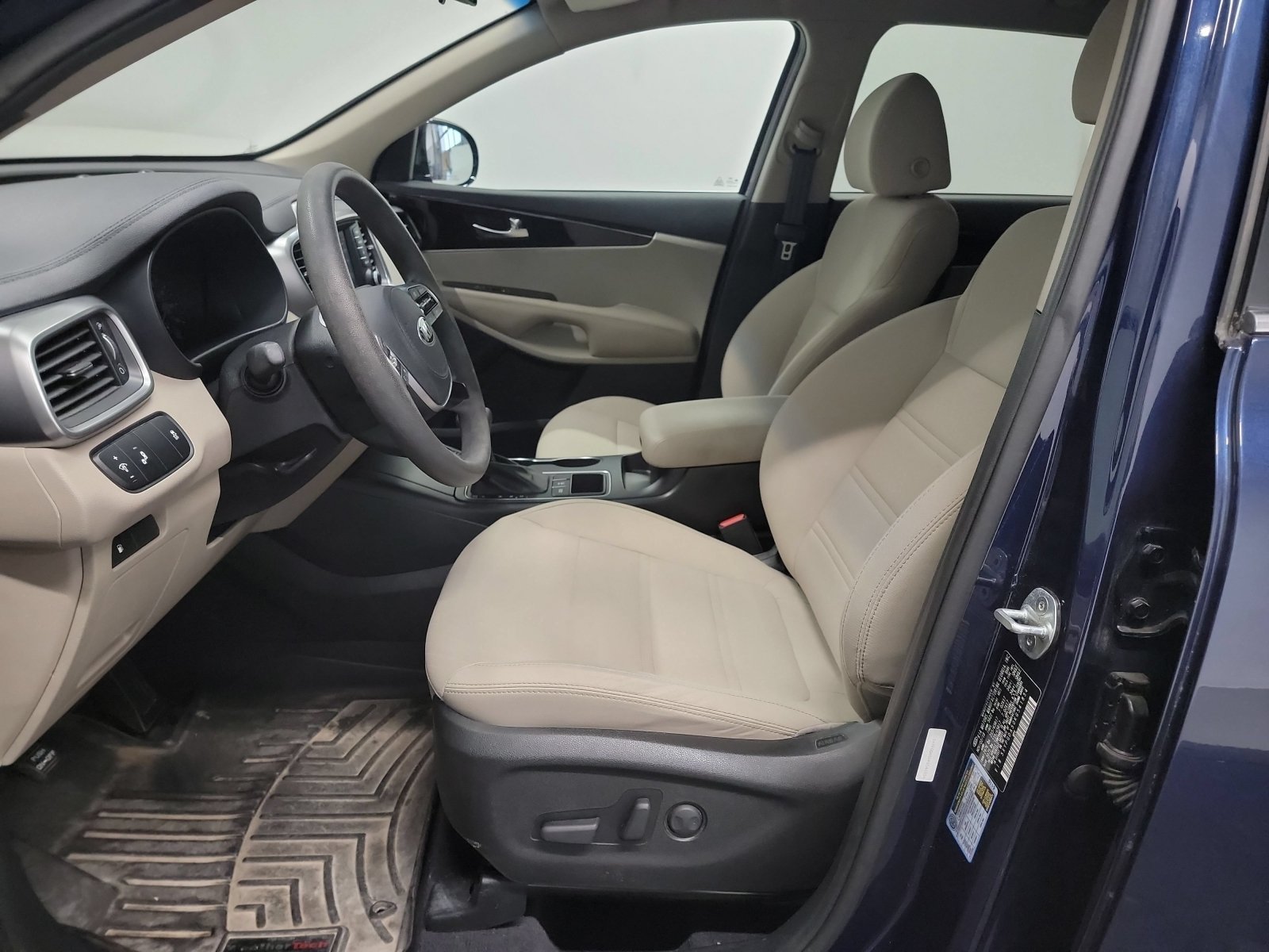 Used 2019 Blaze Blue Kia LX V6 image 11