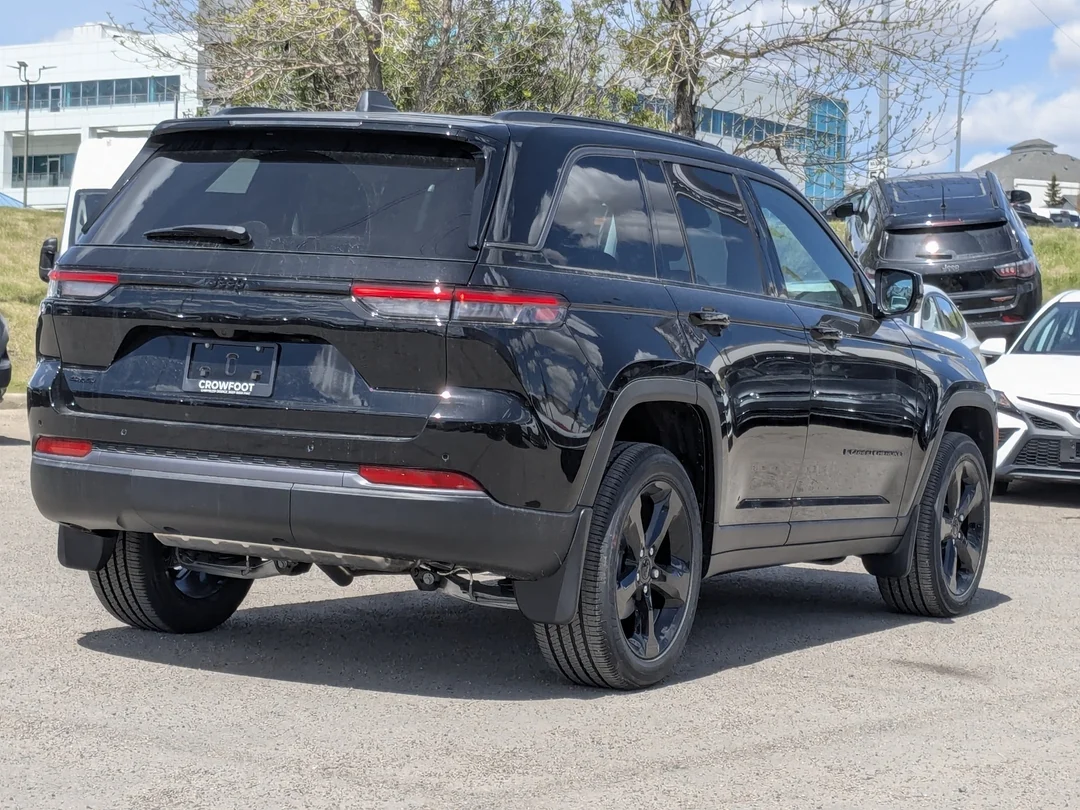 New 2026 Black Jeep Altitude - - 4x4 - 20 Gloss Black Wheels - 2.0L Turbo - Remote Start & More! image 8