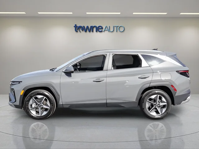 Used 2025 Gray Hyundai SEL Convenience image 2