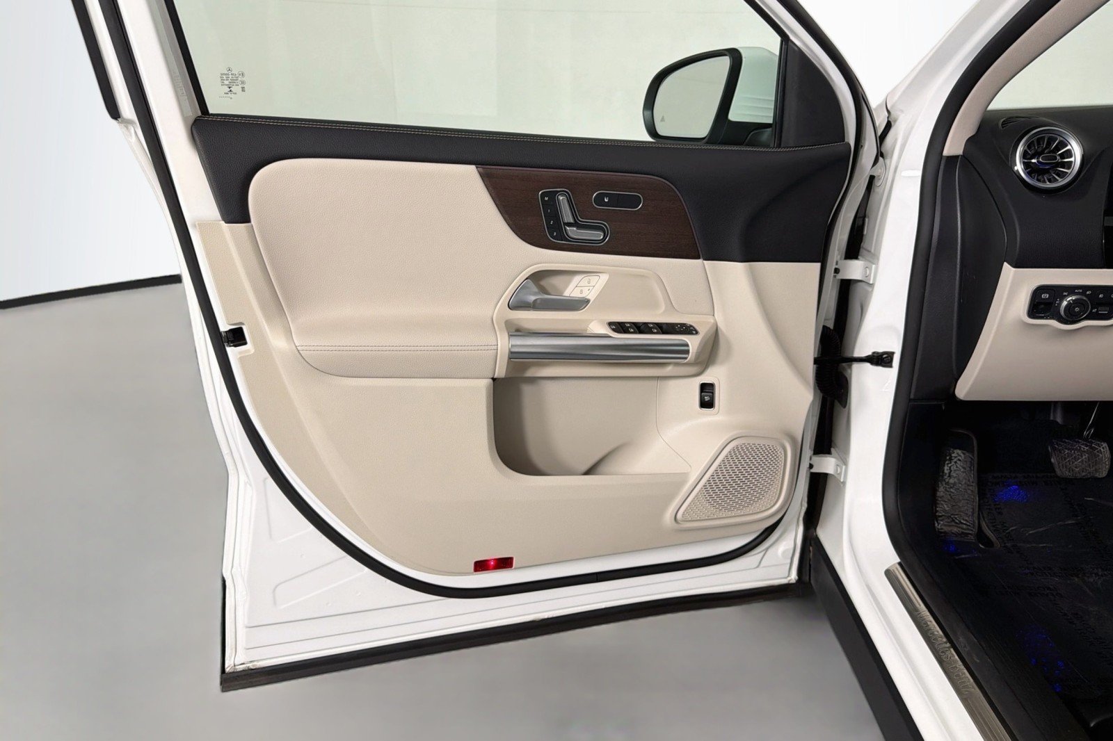 Used 2023 Polar White Mercedes-Benz 250 image 23