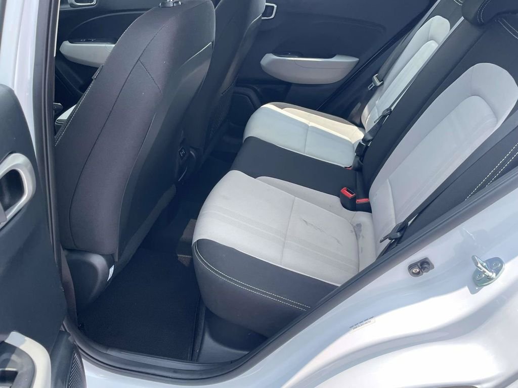 Used 2025 White Hyundai SEL image 10