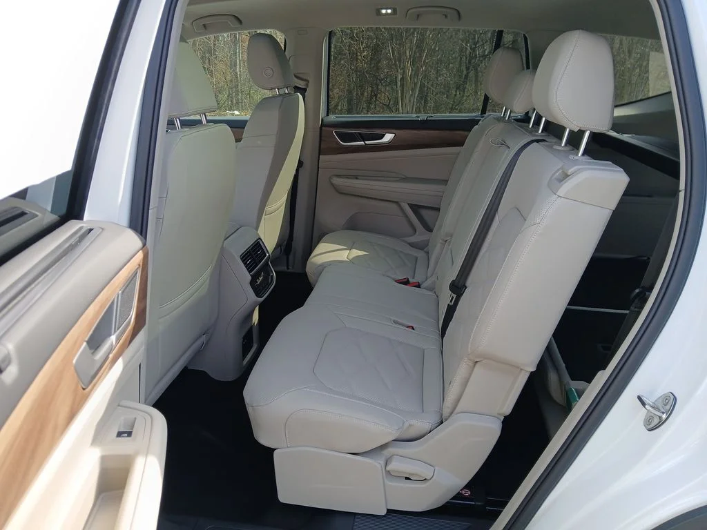 New 2026 White Volkswagen SE w/Technology image 24