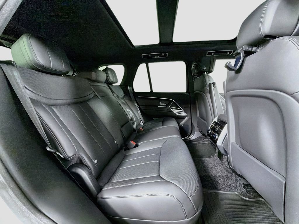 New 2027 Fuji White Land Rover SE image 29