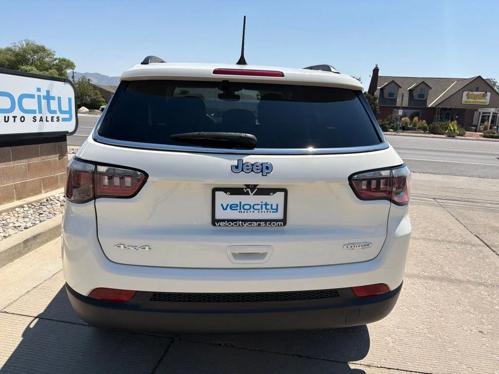 Used 2019 White Jeep Latitude image 6