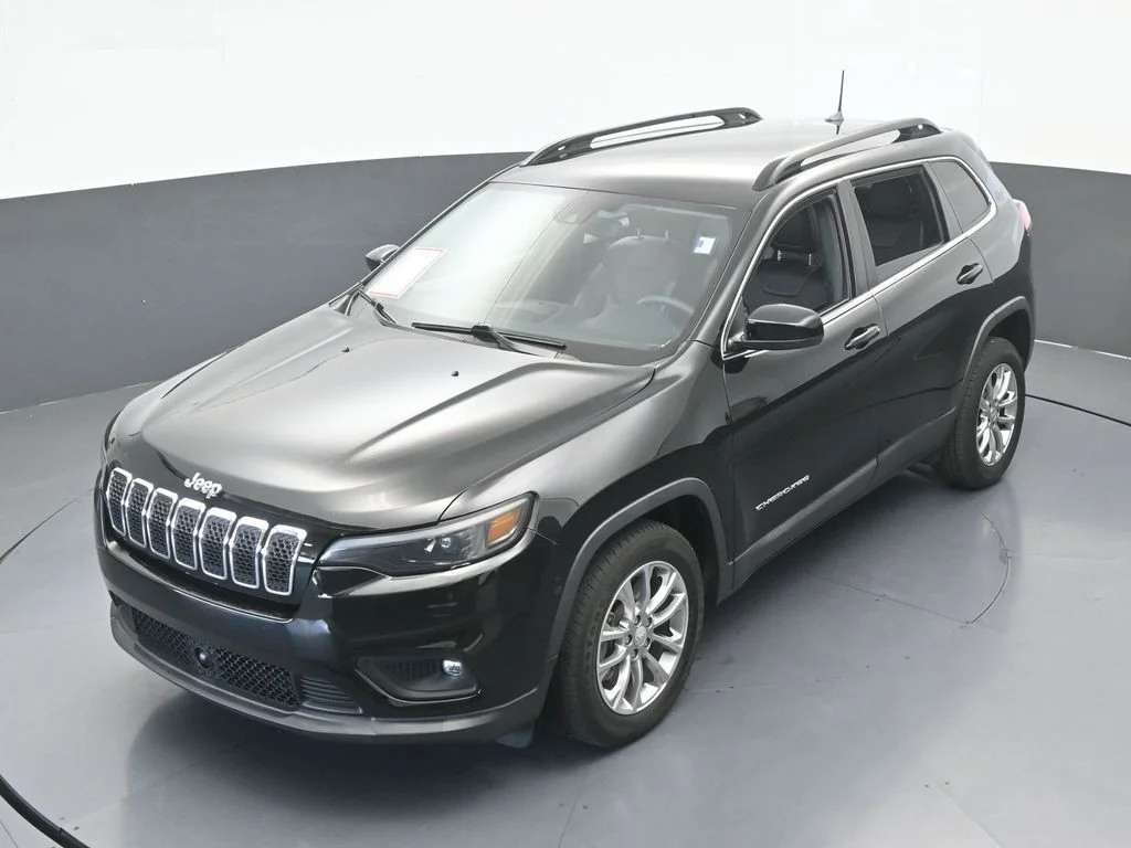 Used 2022 Diamond Black Crystal Pearlcoat Jeep Latitude Lux image 42