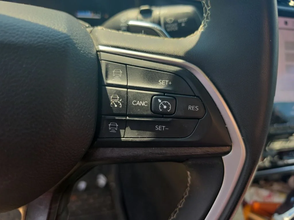 Used 2024 Silver Jeep Limited image 20