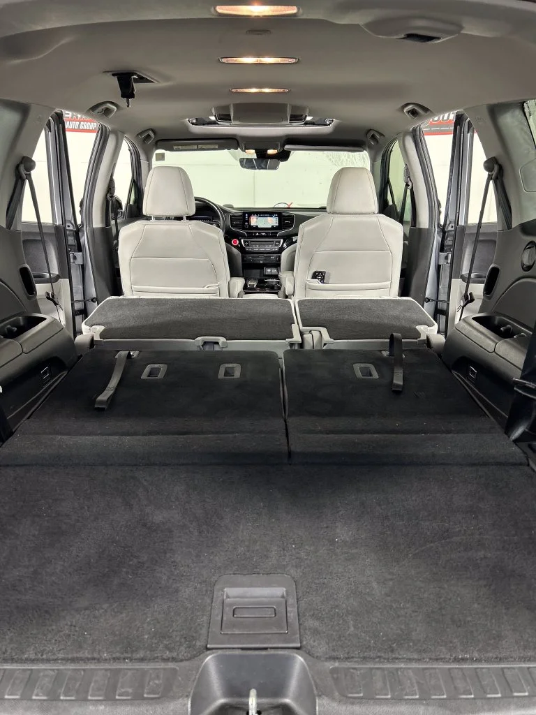 Used 2019 Silver Honda Touring image 23