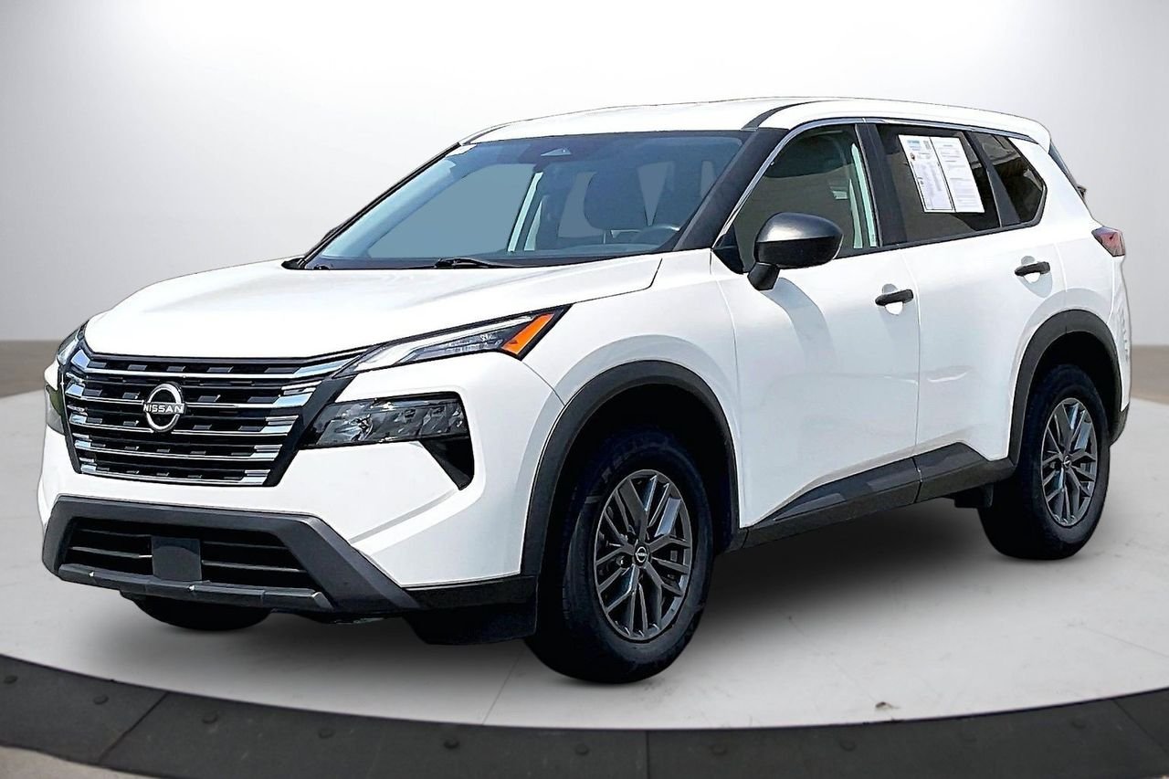 Used 2024 White Nissan S image 4