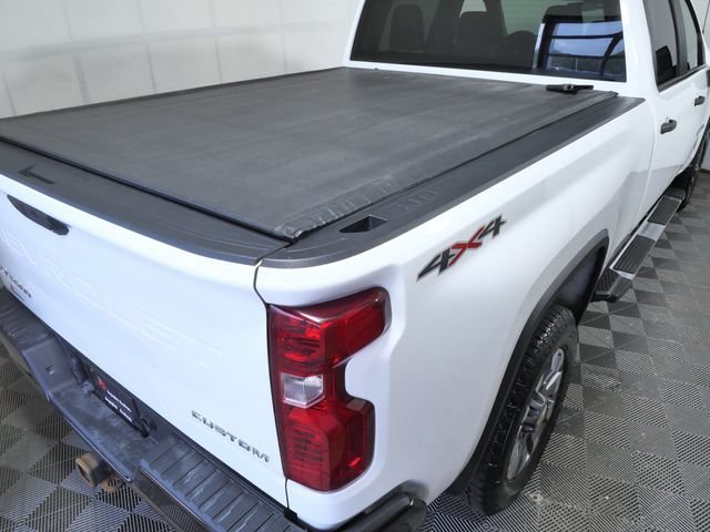 Used 2022 White Chevrolet Custom image 8