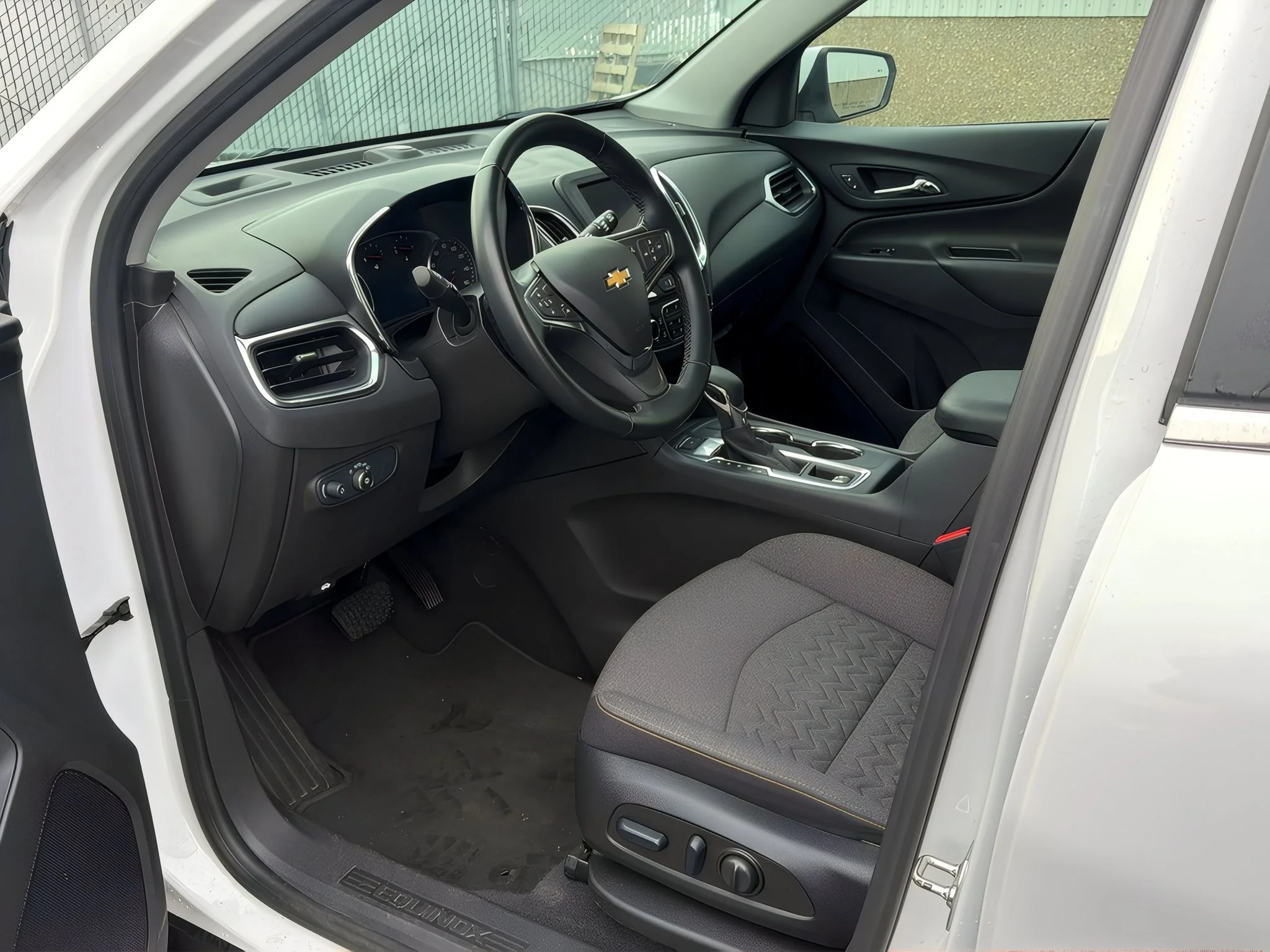2024 Chevrolet Equinox LT - Photo 14