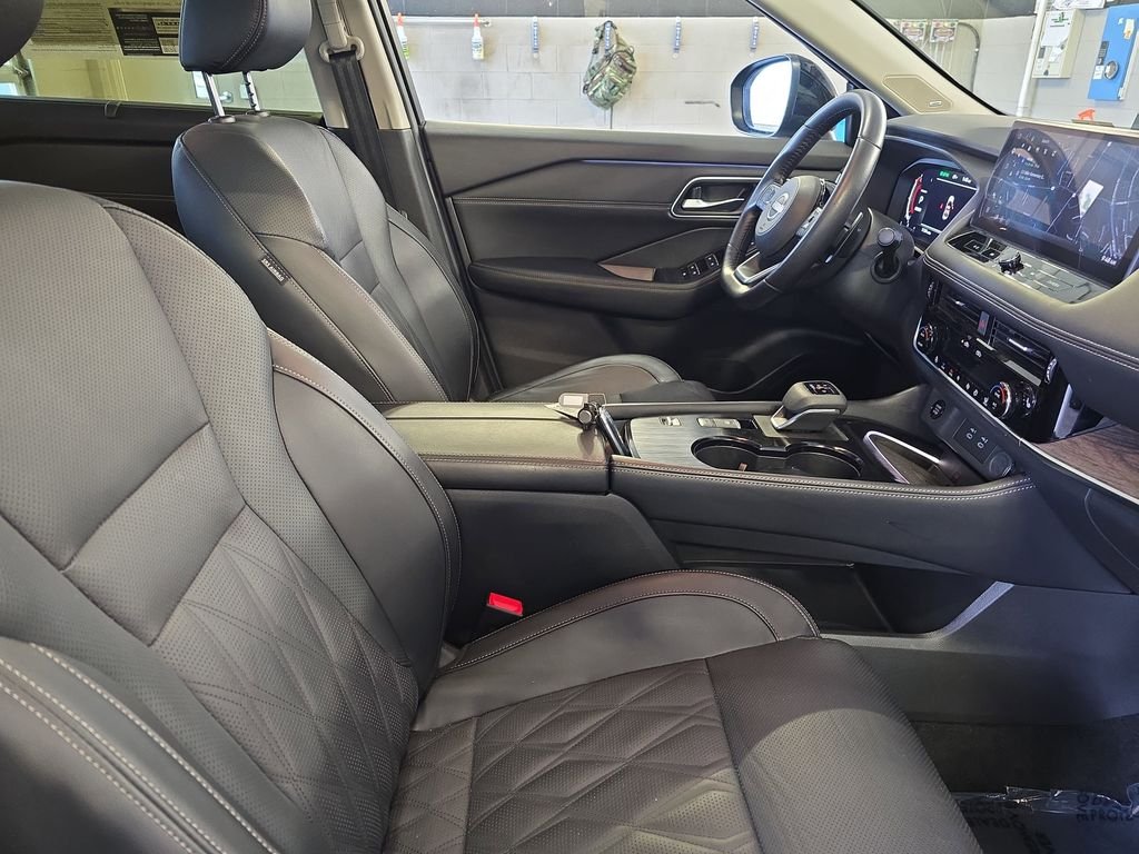 Used 2024 Gray Nissan Platinum image 11