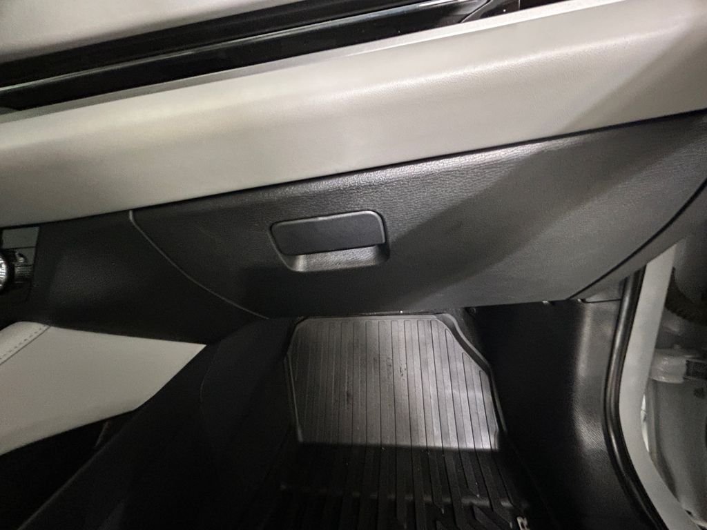 Used 2023 White Mitsubishi SEL image 24