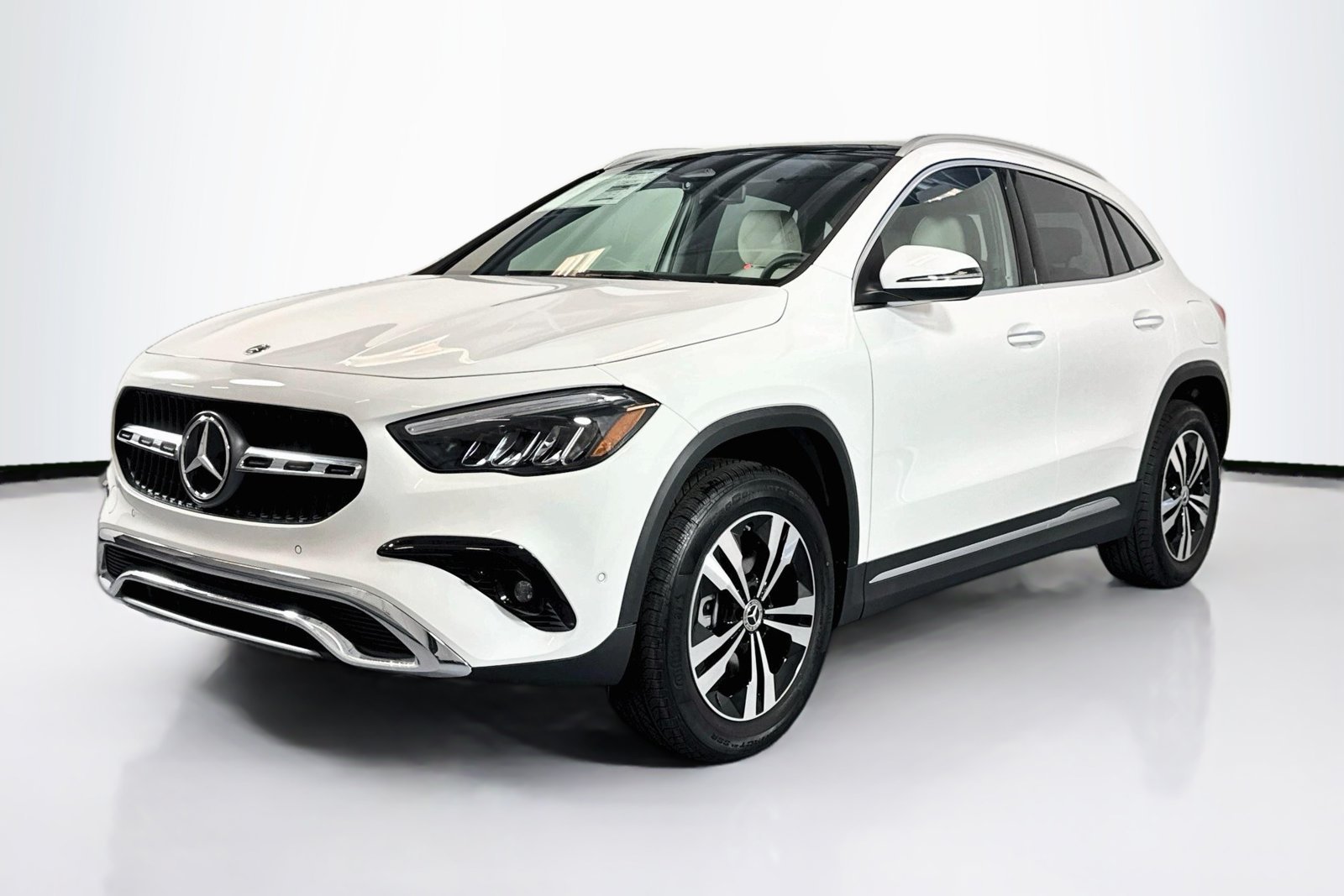 New 2026 Polar White Mercedes-Benz GLA 250 image 1