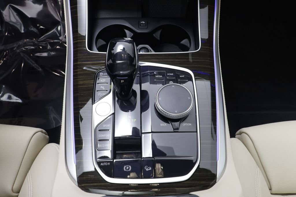 Used 2019 Mineral White Metallic BMW xDrive40i image 13