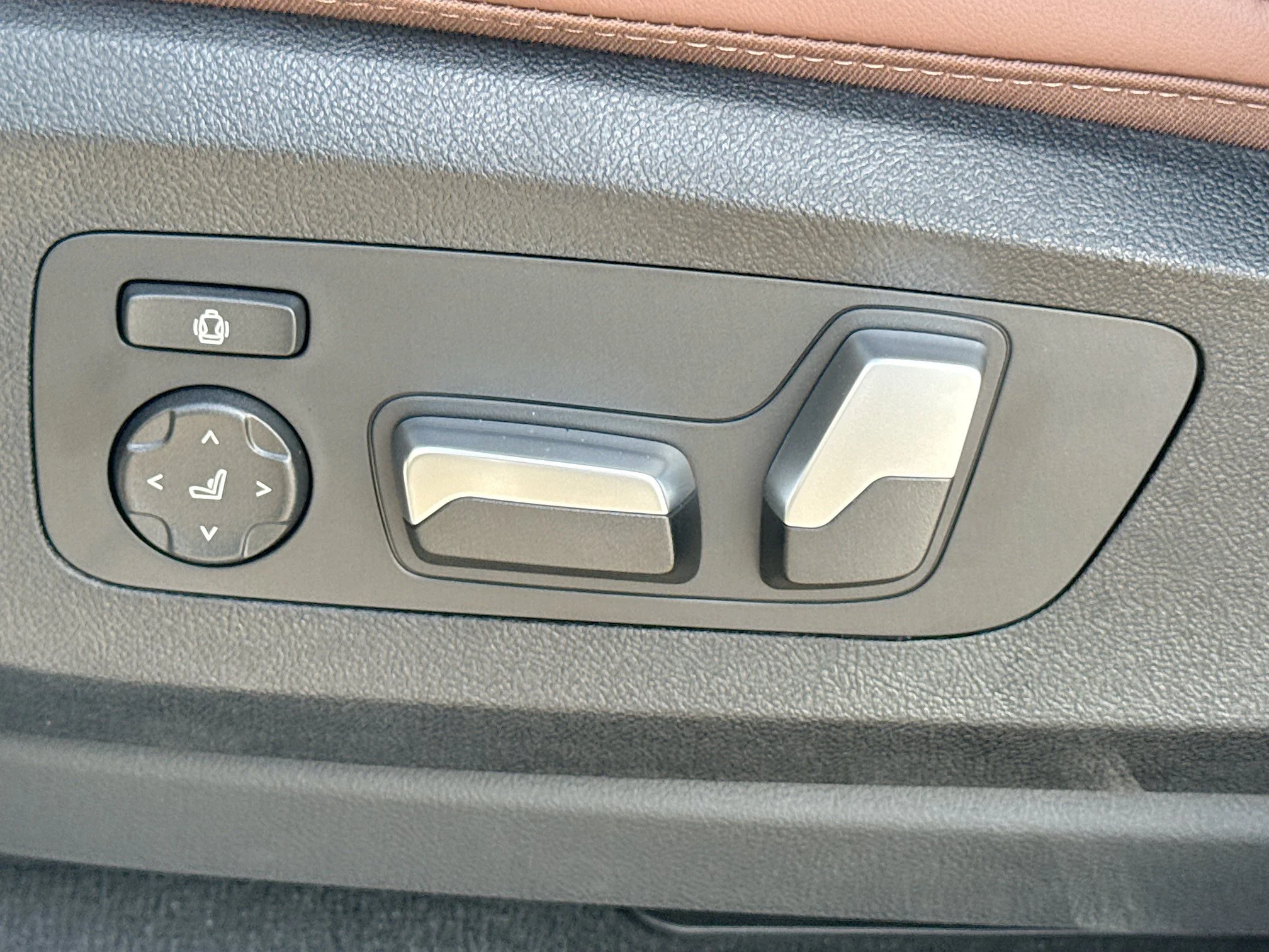 New 2026 Dravit Grey Metallic BMW xDrive50e image 25
