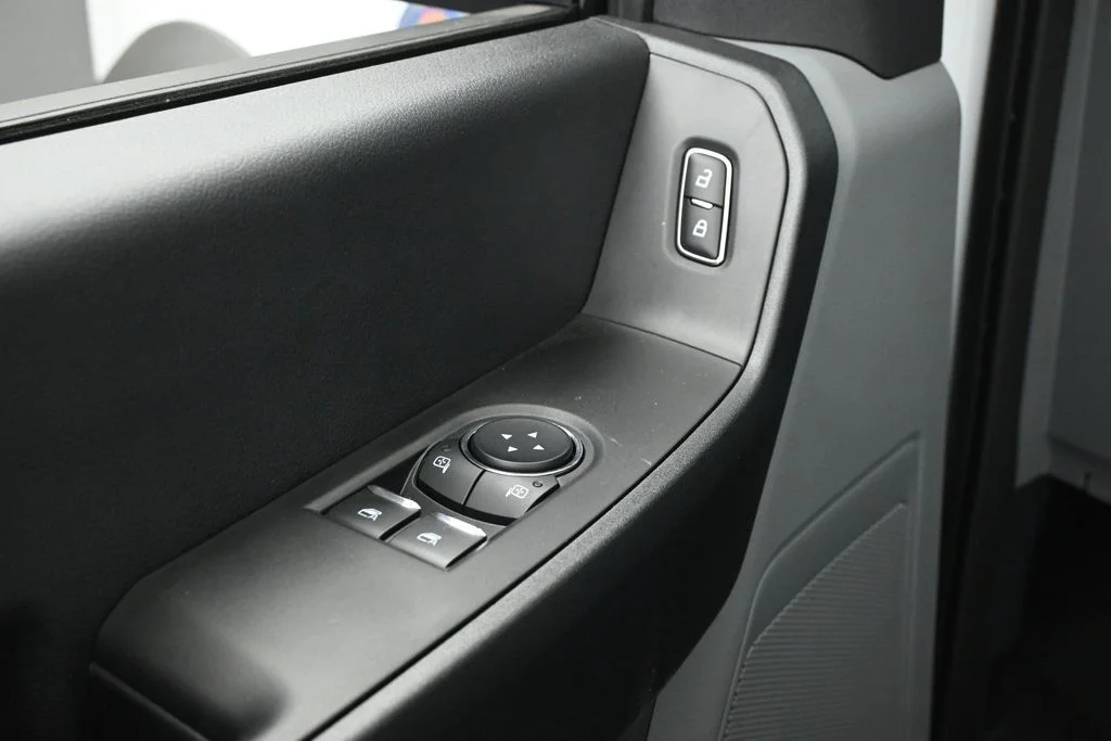 New 2025 Oxford White Ford XL image 9