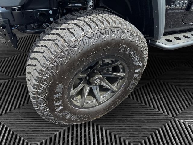 New 2026 Black Clear-Coat Exterior Paint Jeep Sport image 9