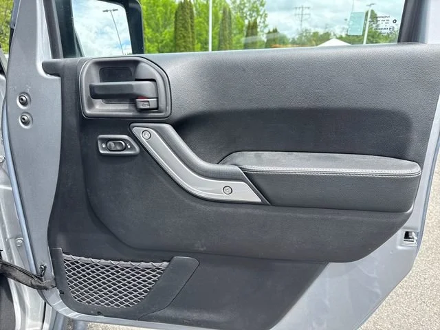 Used 2015 Billet Silver Metallic Clearcoat Jeep Unlimited Rubicon image 24