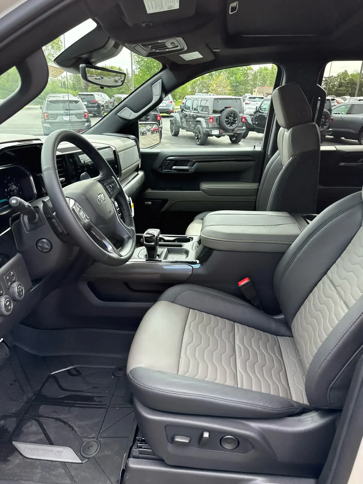 2026 Chevrolet Silverado 1500 ZR2 - Photo 5