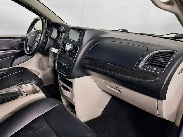 2013 Chrysler Town & Country Touring - Photo 37