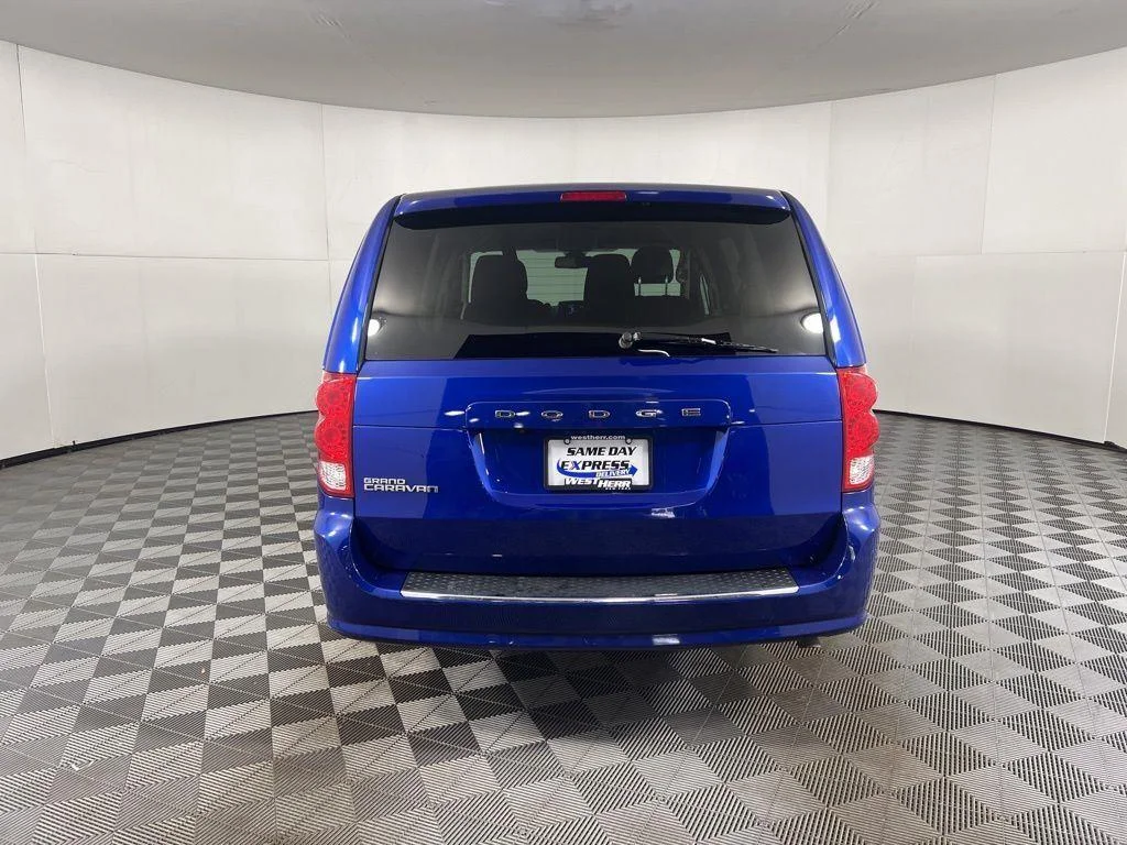 Used 2019 Indigo Blue Dodge SE image 7