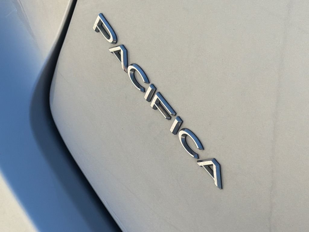 Used 2024 Silver Chrysler Touring L image 9