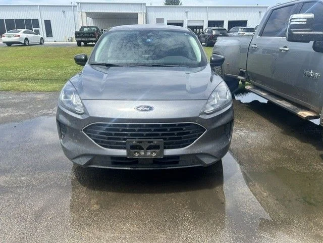 Used 2022 Gray Metallic Ford SE image 2