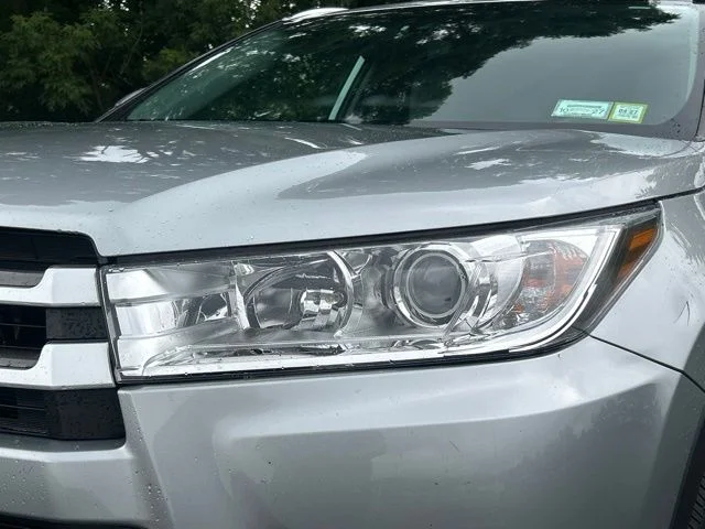 Used 2019 Silver Toyota XLE image 10