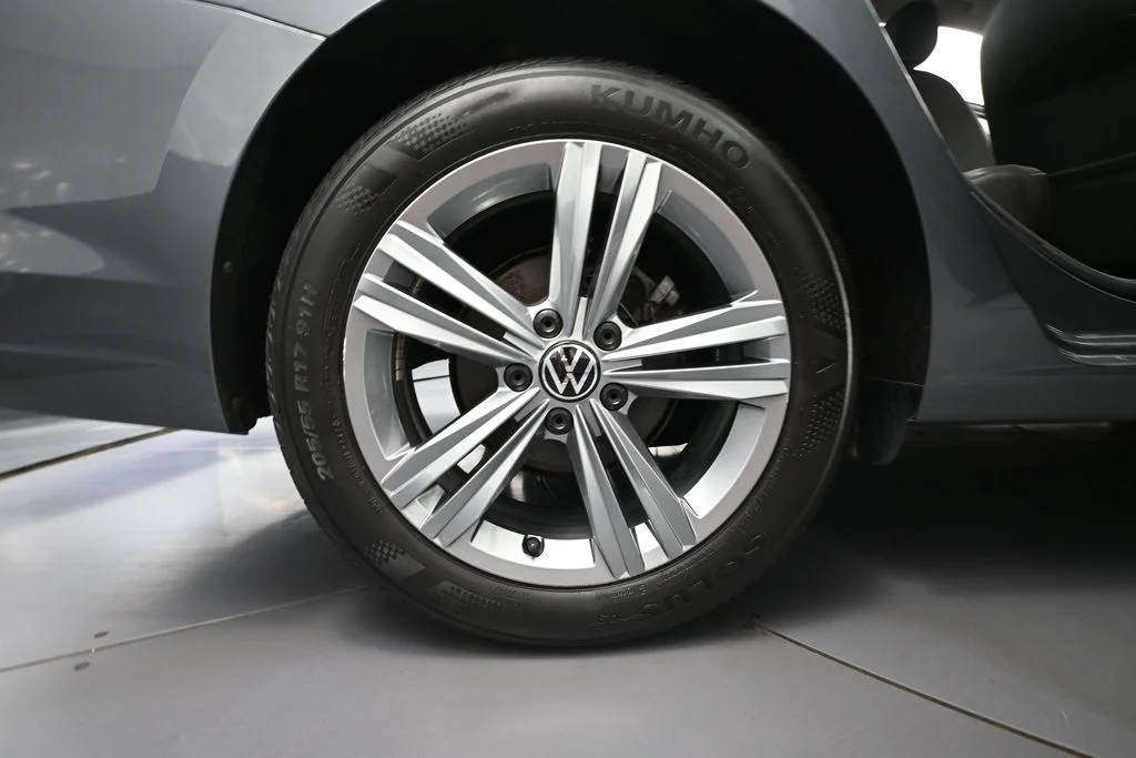 Used 2024 Gray Volkswagen 1.5T SE image 14