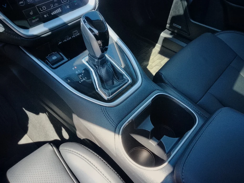 Used 2024 Crystal White Pearl Subaru Limited image 18