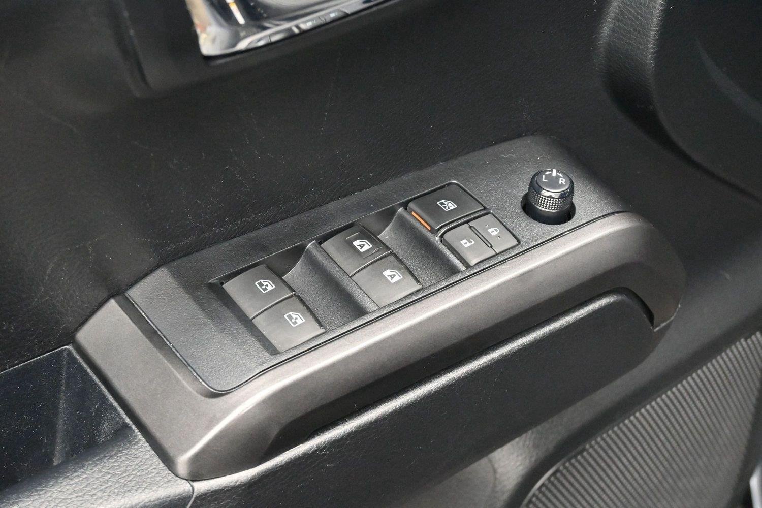 Used 2019 Midnight Black Metallic Toyota SR5 image 10